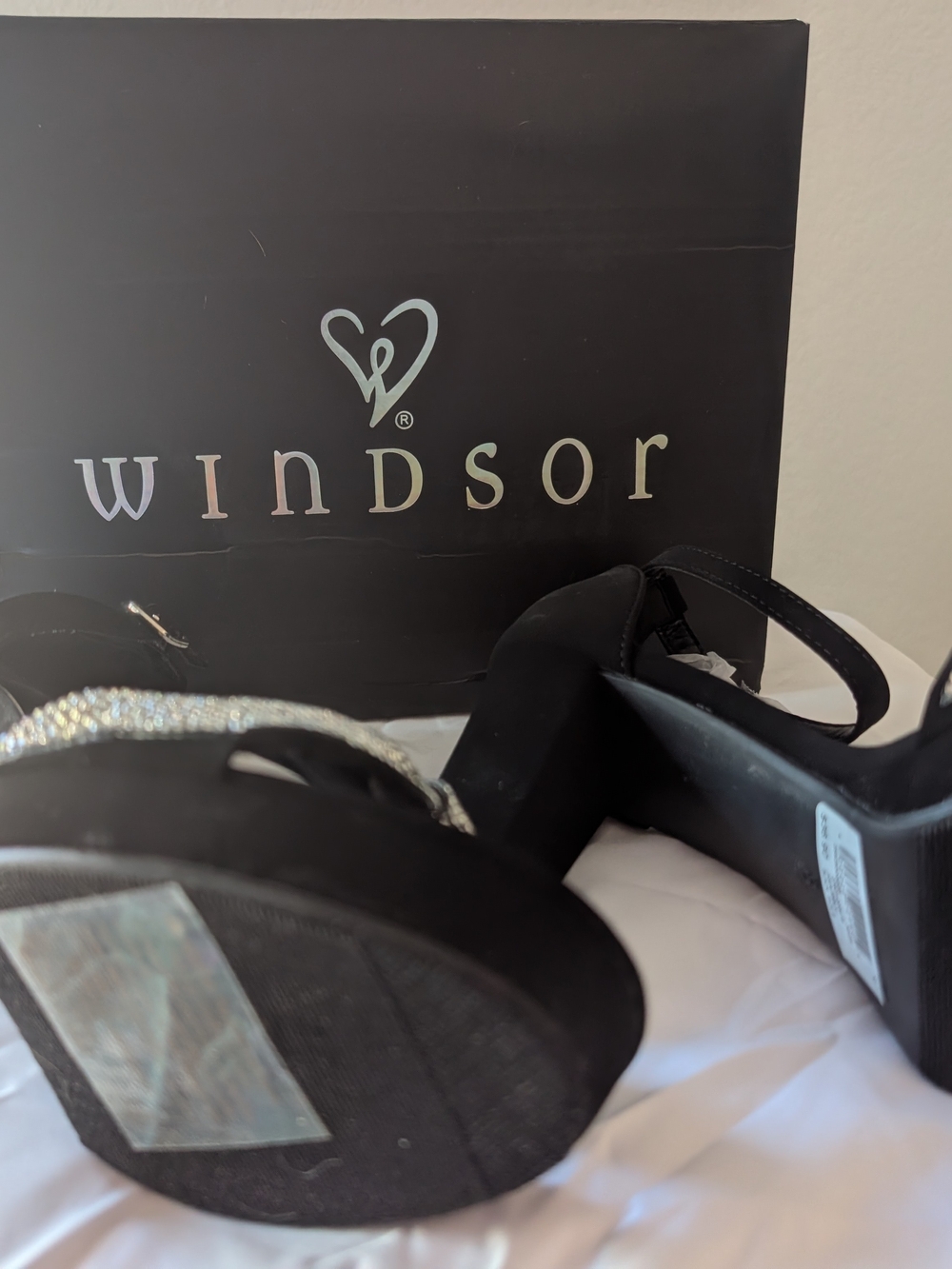 Windsor Charm Black Rhinestone Bow Platform Heels Size 8 New W Box! - Picture 3 of 3